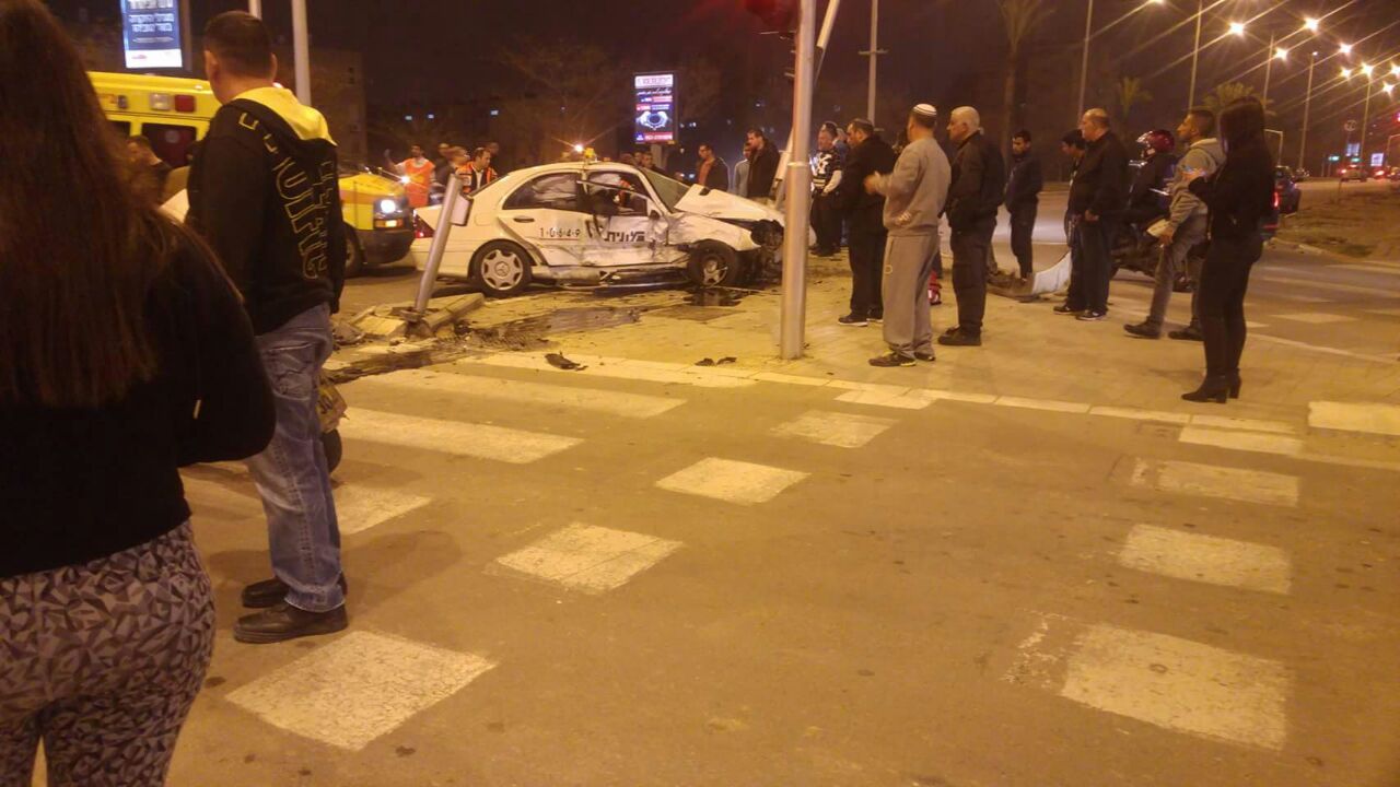 זירת התאונה, זמן קצר לאחר האירוע (צילום: שניר לוי/ וואצאפ ברנז'ה חדשות)